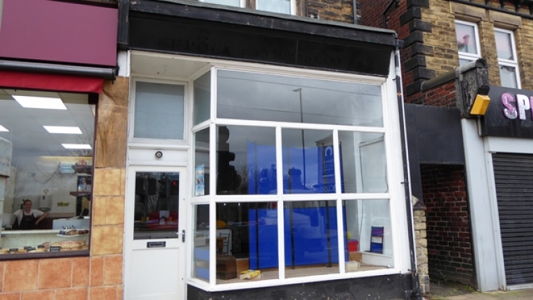 Prominent Lock Up Shop To Let
