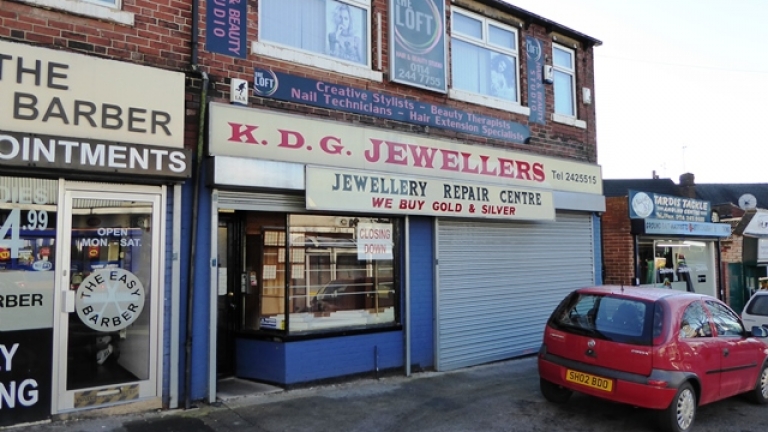 Double Fronted Lock Up Shop To Let